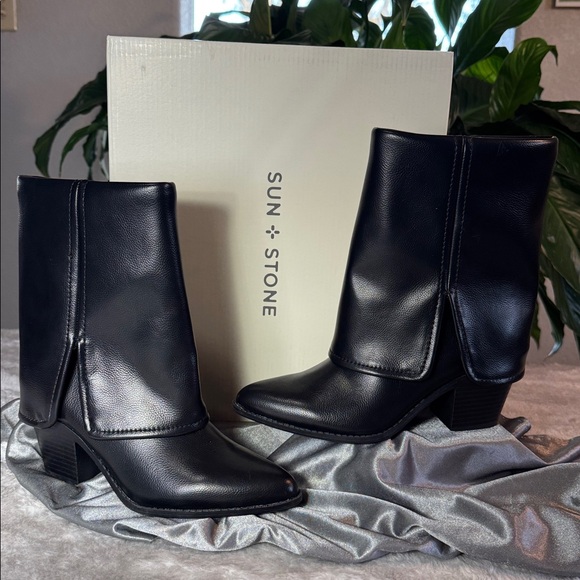 Sun + Stone Shoes - Sun & Stone Ibizza Fold Over Cuffed Ankle Boot
Wonen's 5M